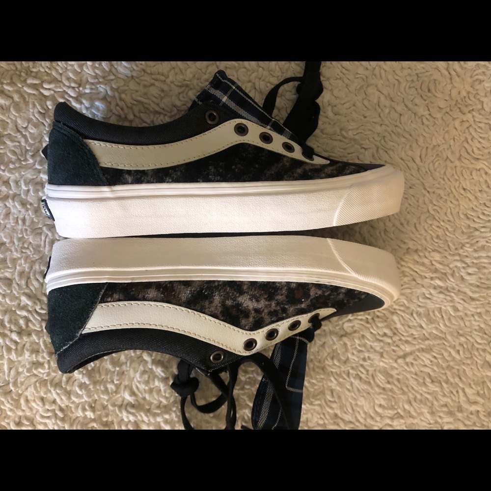 Vans - Picture 7 of 12